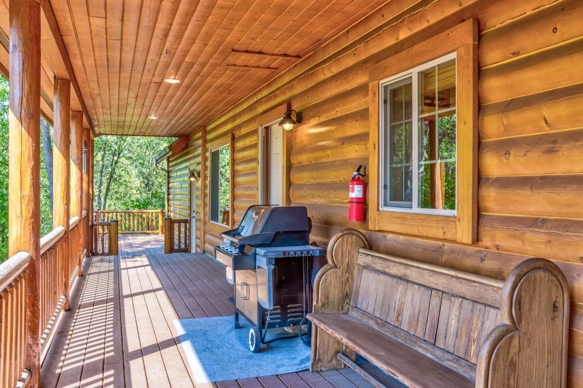 Bass Log - Dog Friendly Holiday home *