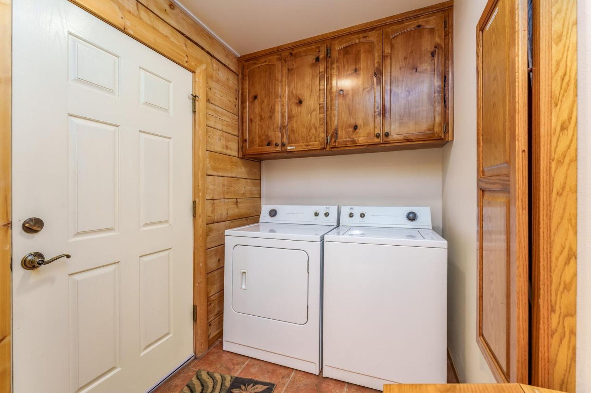 Bass Log - Dog Friendly Holiday home Bass Lake